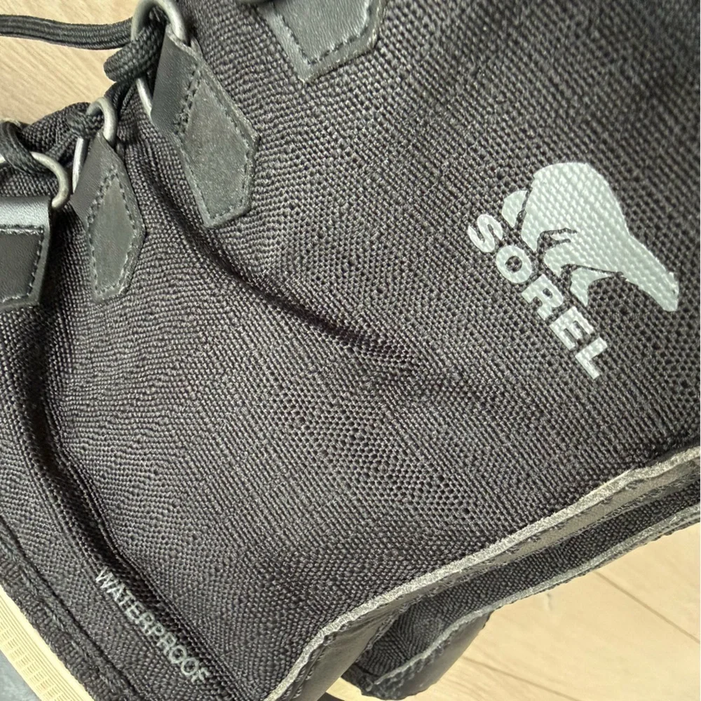 Sorel Waterproof Black and Cream Winter Boots Women’s Size 7 - Picture 2 of 11